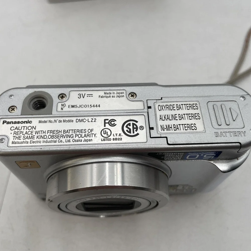 Panasonic LUMIX DMC-LZ2 5.0MP Digital Camera 24X Zoom+Battery